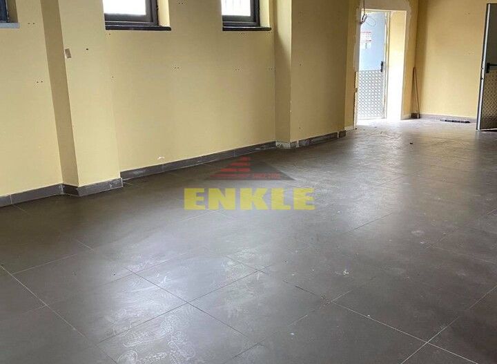 Spatiu comercial , suprafata de 200mp,pret 2300euro negociabil,zona Stejari - Poză 2