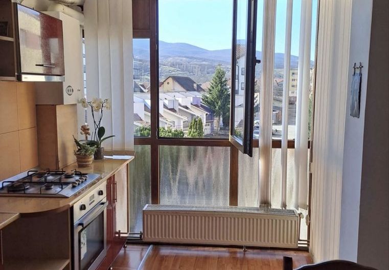 Vand apartament - 2 camere zona  Cetate - Poză 1