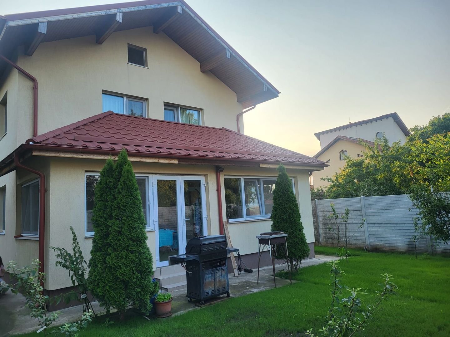 Casă de vânzare în Otopeni – 4 camere, 140 mp utili, central, ideal familii - Poză 3