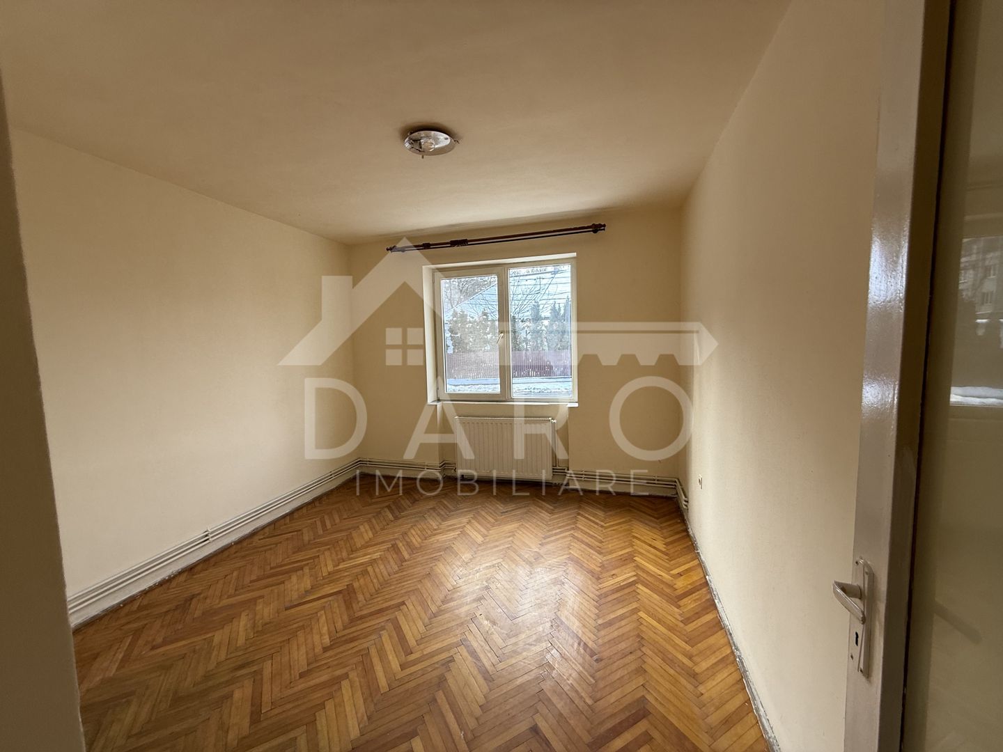 Apartament cu 2 camere de vânzare în Dacia, Targu Mures - Poză 1