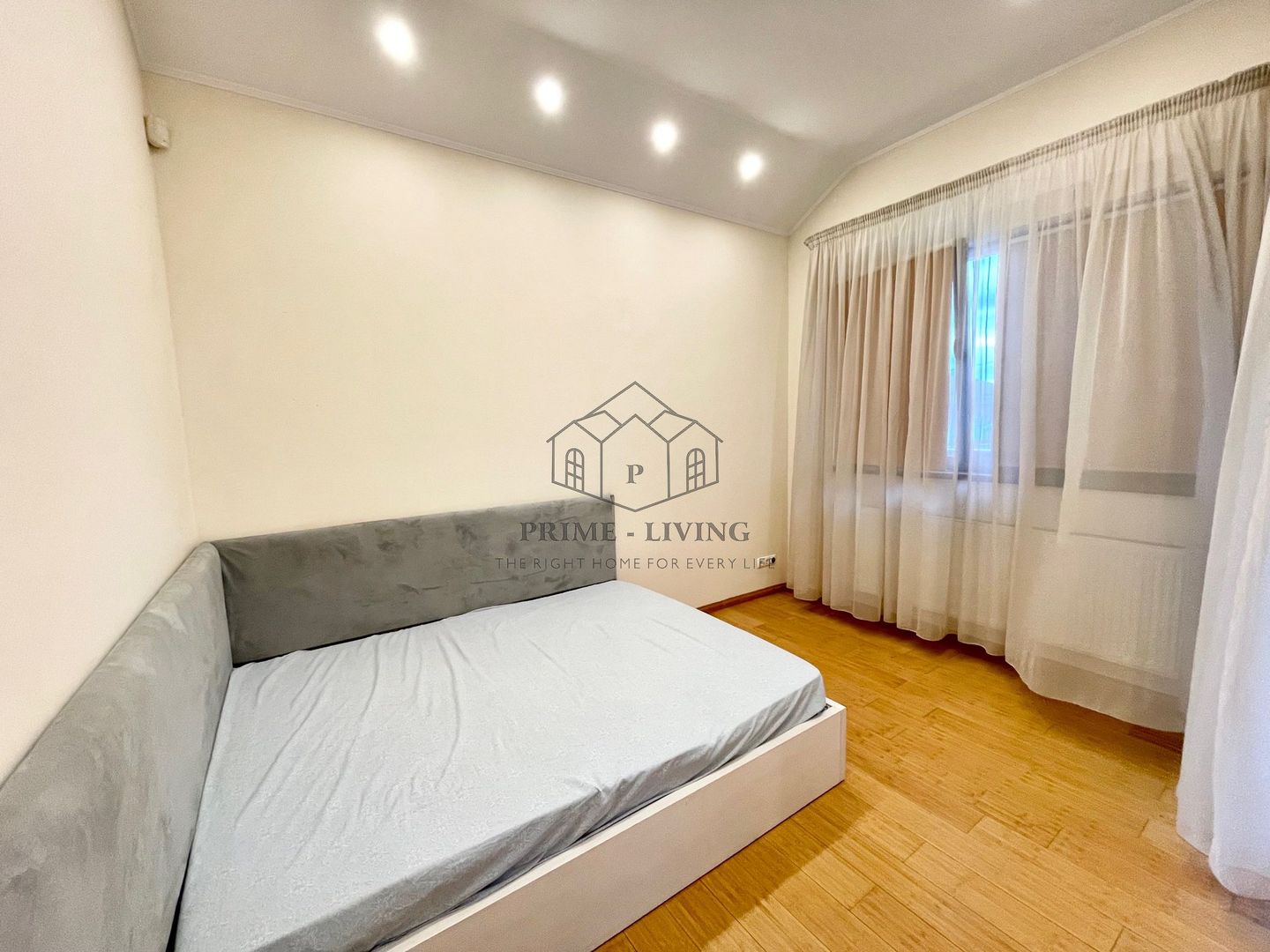 VILA CU 6 CAMERE LA INCHIRIERE IN ZONA PIPERA - Poză 15