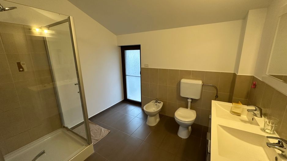 Casă / Vilă cu 4 camere de închiriat în zona Aradului - Poză 21