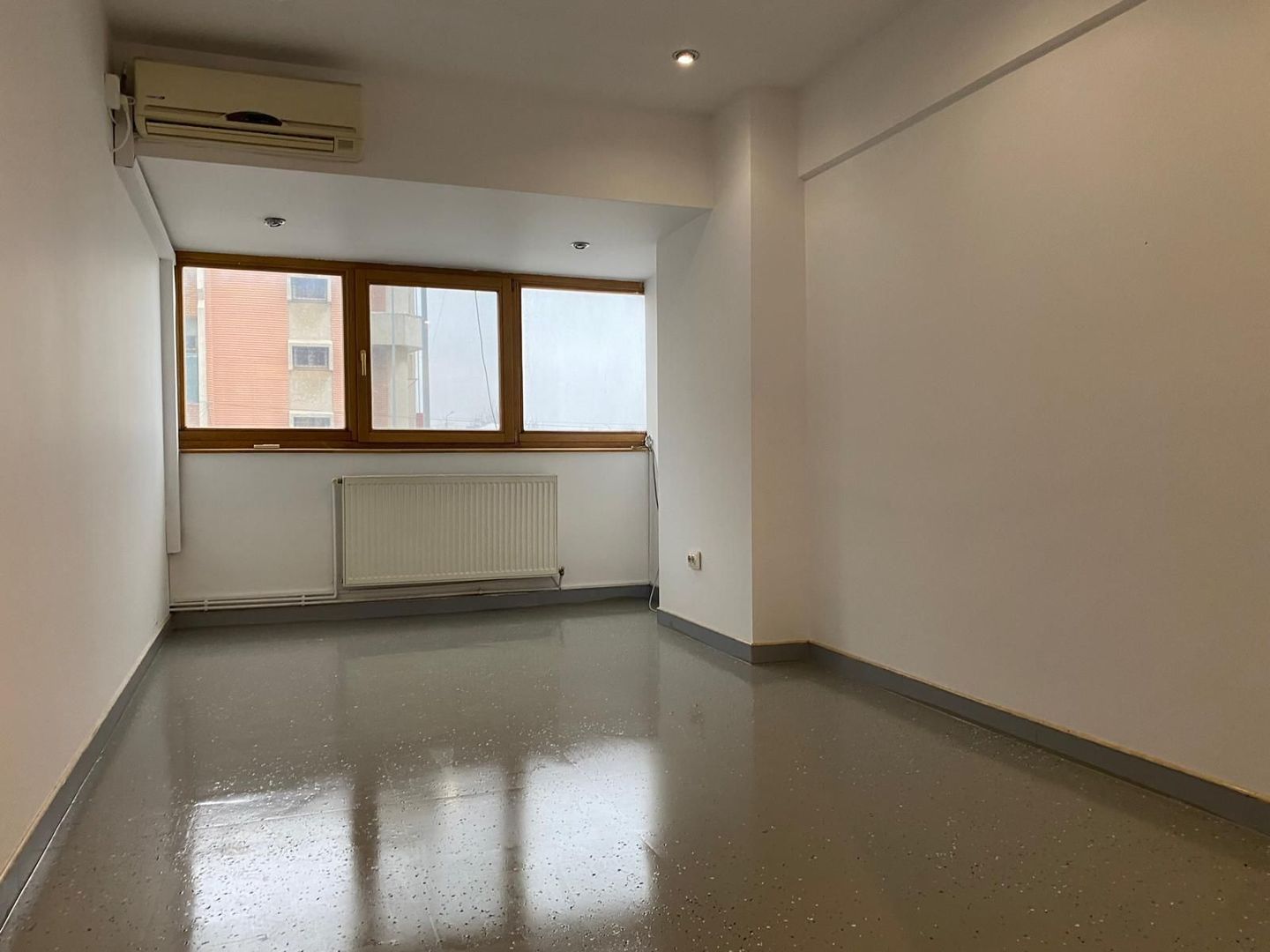 Apartament 4 camere-Ideal Birouri / Sediu Firmă – Etaj 1 – Comision 0% - Poză 4