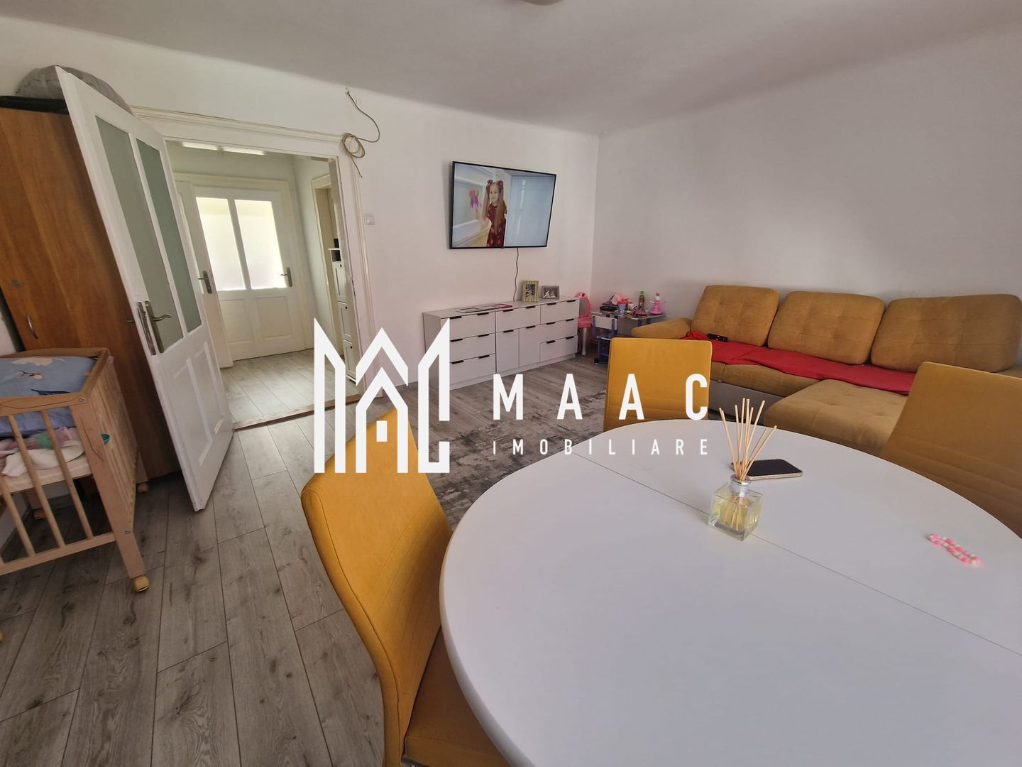 Apartament 3 camere curte privata zona Centrala - Poză 2