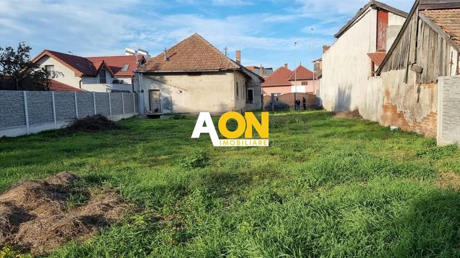 Casa demolabila in zona Cetatii Alba Carolina, cu 947 mp teren - Poză 3