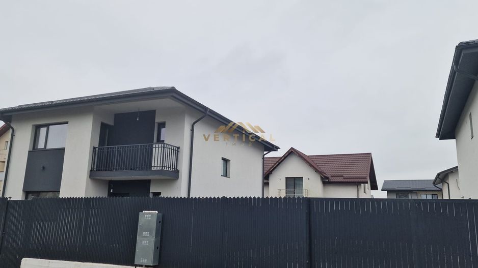 VILA 3 BAI, COM BERCENI, IF - Poză 3