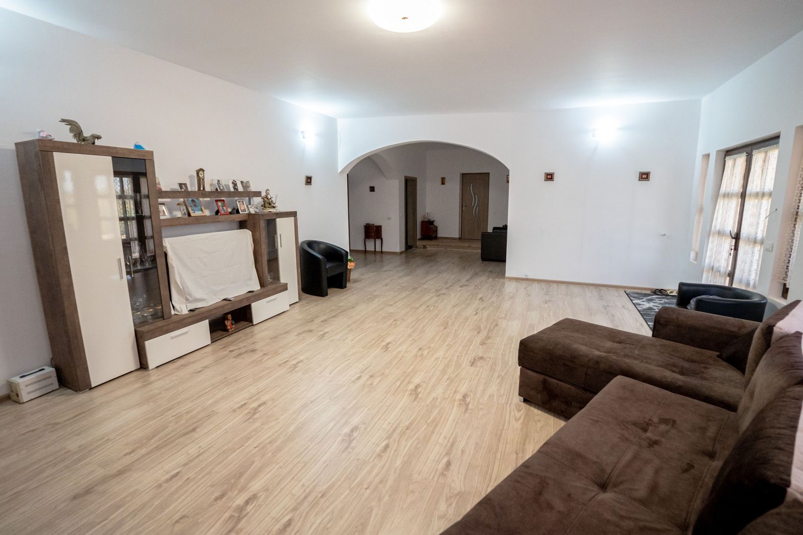 Casă de vânzare Furceni – 7 camere, teren 8.000 m - Poză 3