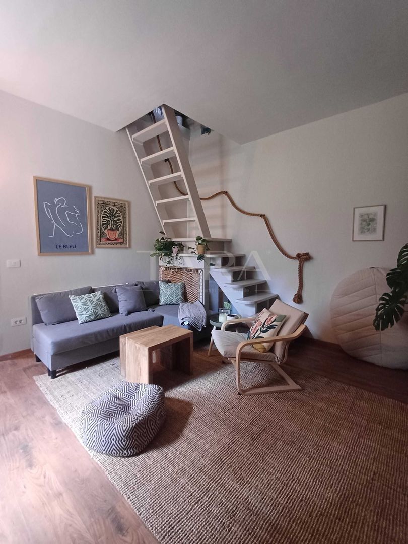 Casă renovată, cu terasă și grădină, în zonă Centrala - Poză 2