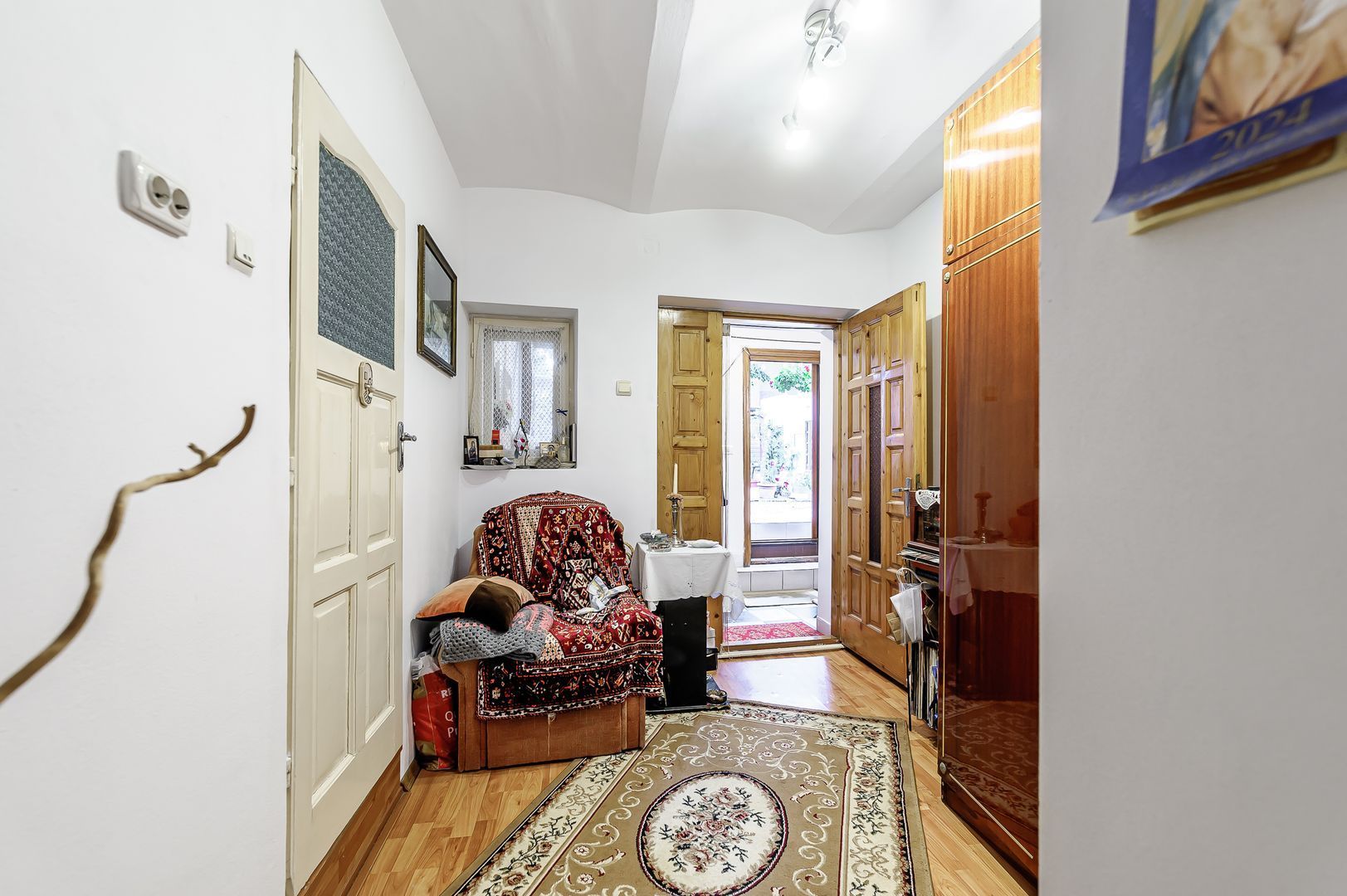 Casă cu 2 apartamente la un pas de centrul orașului! - Poză 10