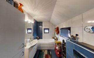 Casă spațioasă de închiriat cu 4 camere + panouri fotovoltaice-Corunca - Poză 7