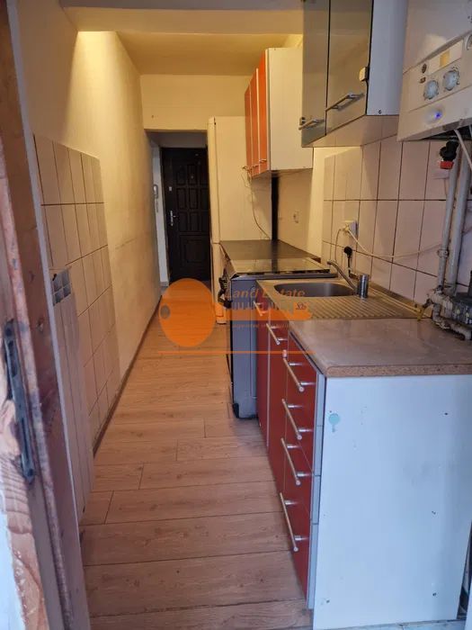 Garsoniera la 6 minute de Metrou Lujerului-Centrala Proprie - Poză 5