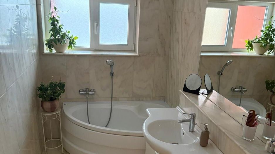 Un refugiu contemporan I Casă P+1 din complex intim I Dumbravița - Poză 12