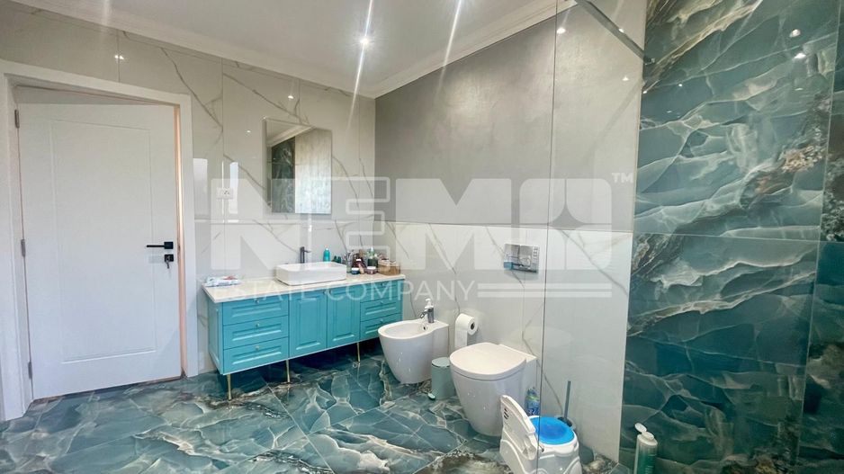 CASA MODERNA CU 4 CAMERE SI CURTE | 161 MP+48 MP ANEXA | VOLOVAT - Poză 19