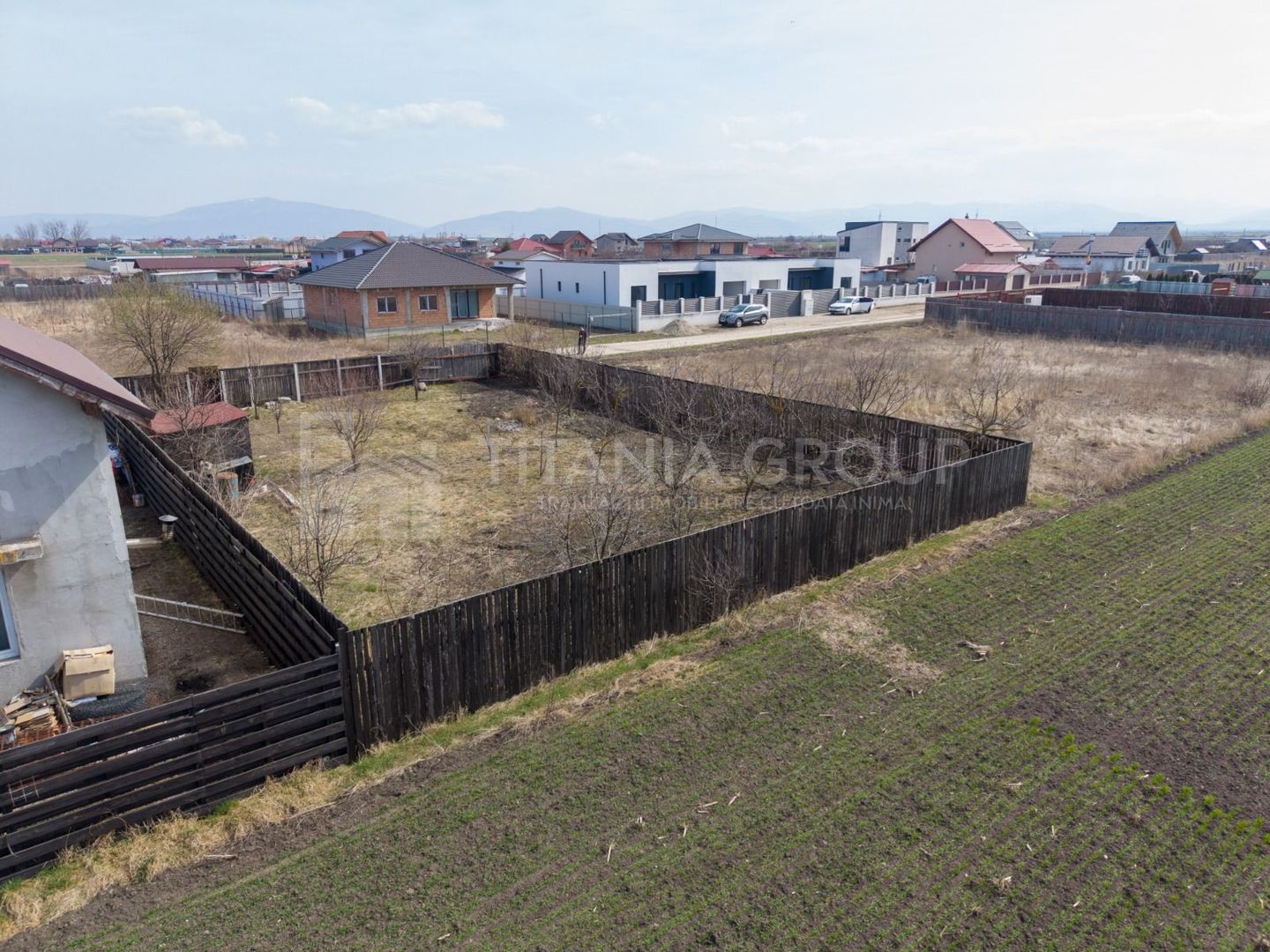 Teren 500 mp, împrejmuit, curent și internet pe teren, cu proiect și autorizație - Poză 5