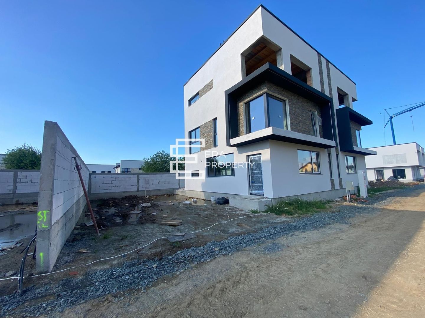 Casă modernă | 4 camere | 3 băi | Terasă 18,75 mp | Selimbar – Str. Triajului - Poză 1