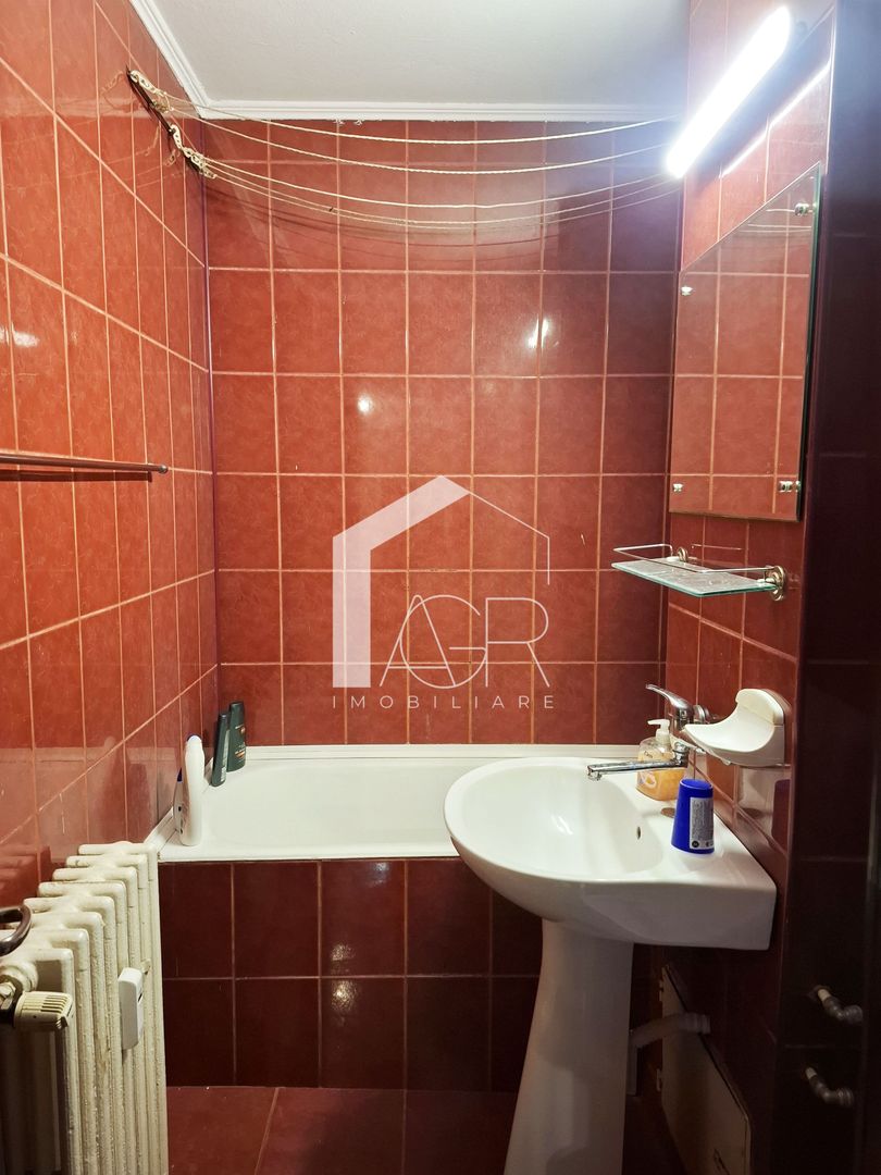 Apartament cu 3 camere, decomandat, zona Republicii - Poză 12