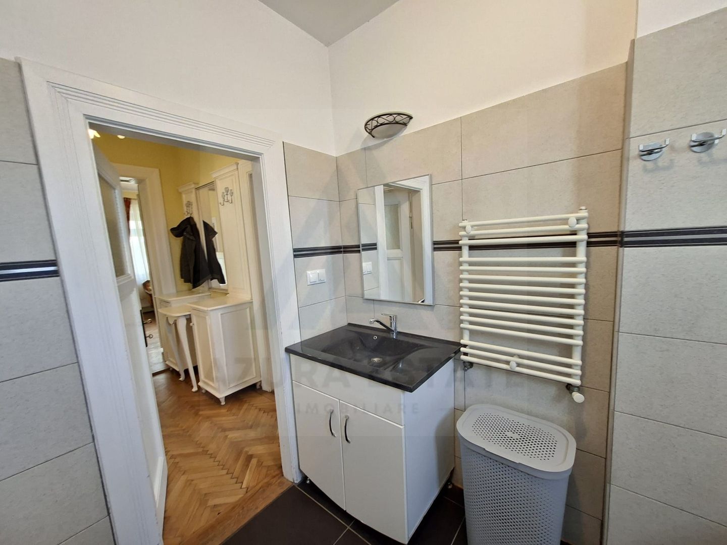 Apartament modern 3 camere curte individuala pe Bulevardul Victoriei - Poză 15
