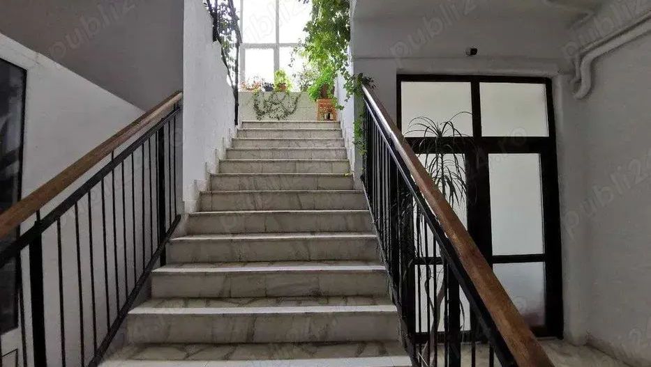 BRASADAS închiriază ap cam etaj 6/8 Bd. UNIRII. - Poză 7