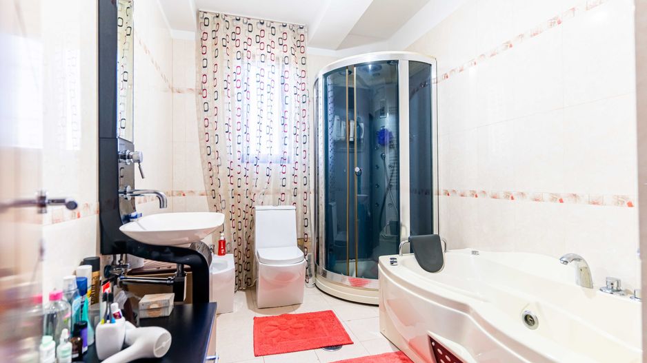 Casă / Vilă cu 6 camere de vânzare în Balotesti - Poză 19