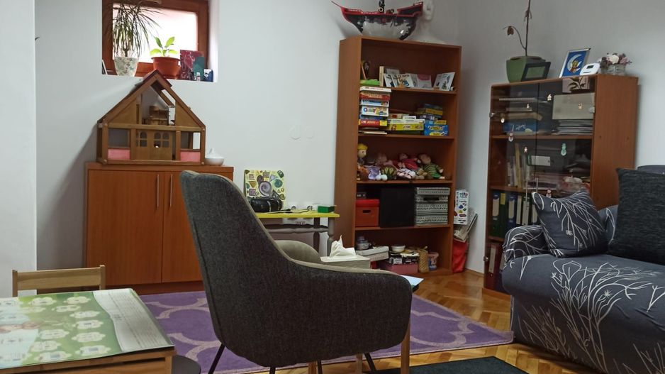 CASA CU 6 CAMERE ZONA CENTRAL - Poză 7