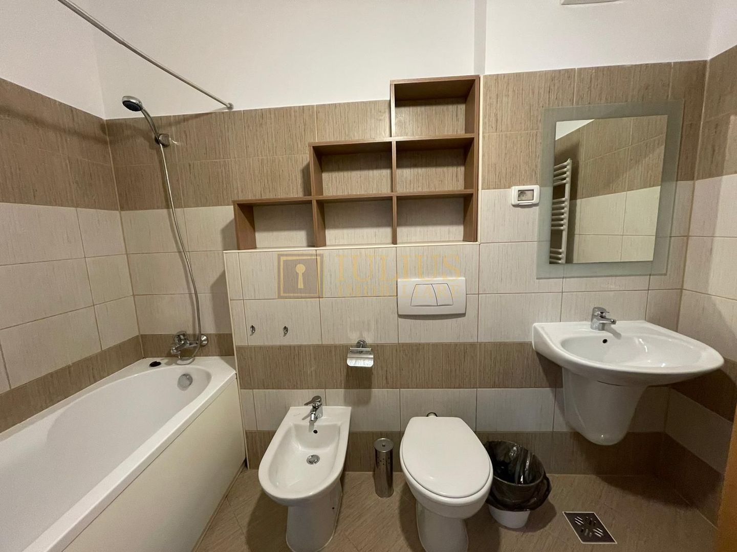 Zona Aradului, 3 camere + 2 bai, centrala proprie, parcare subterana - Poză 14