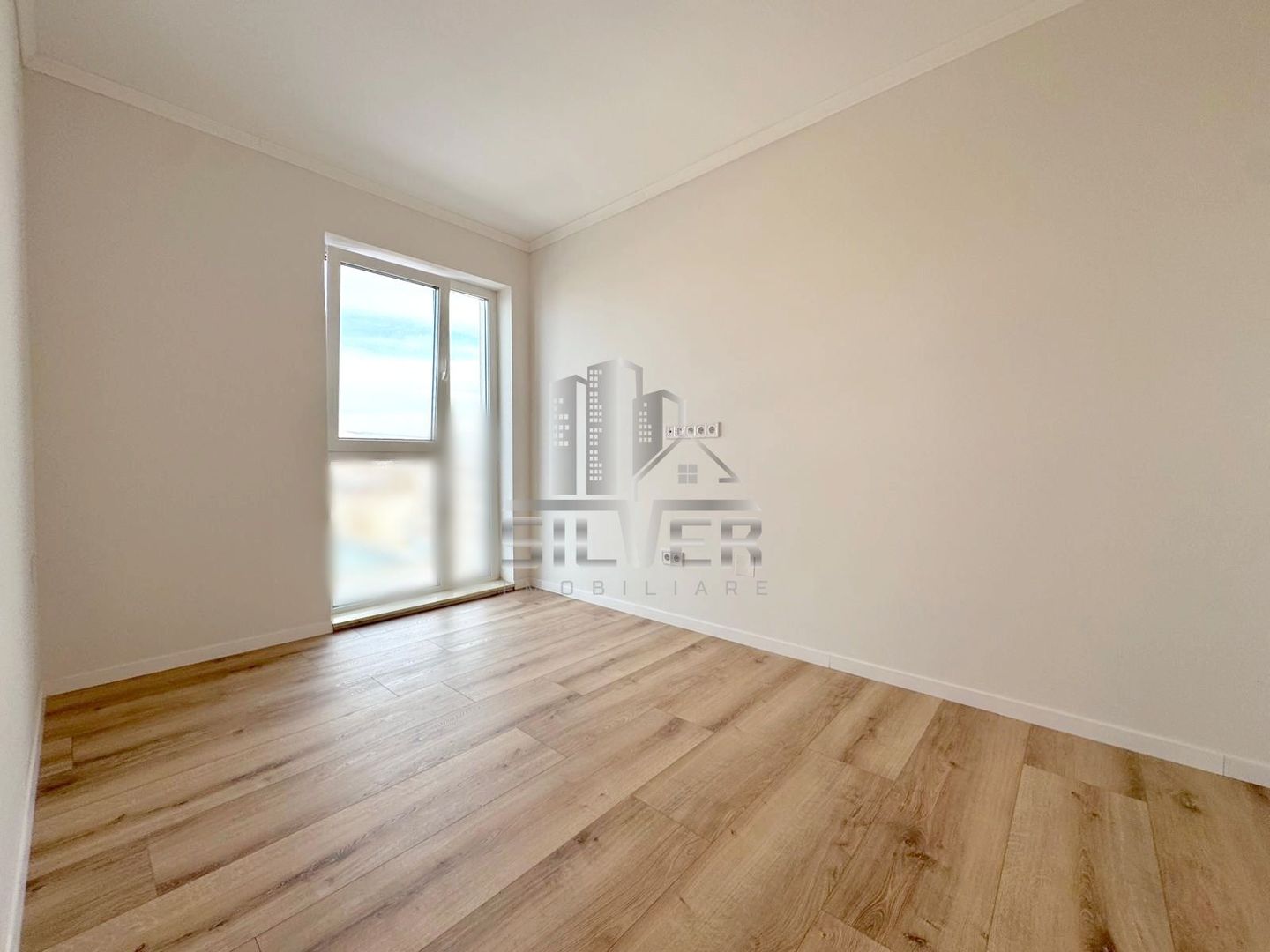 Apartament cu 3 camere recent finisat+terasa de 19 mp/CF. - Poză 9