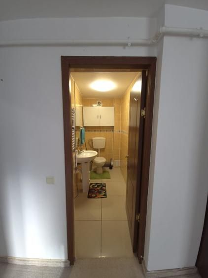 Apartament 3 camere cu parcare – spațios, complet echipat, ideal pentru familie - Poză 12