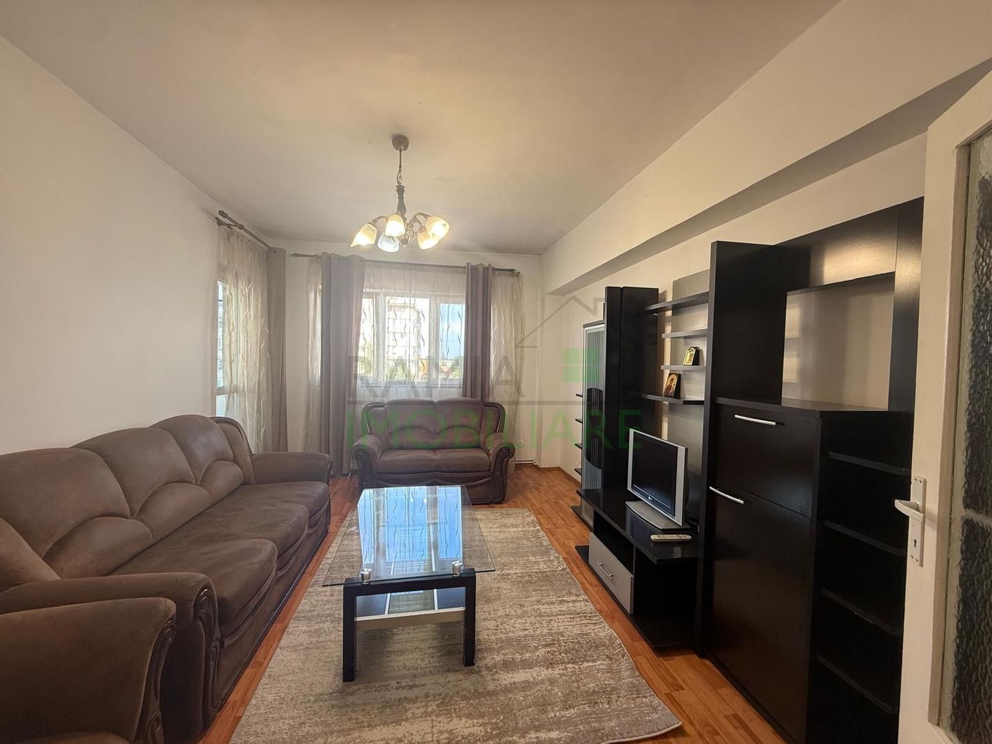 Apartament 3 camere decomandat cu 2 băi în Calea București - Poză 1