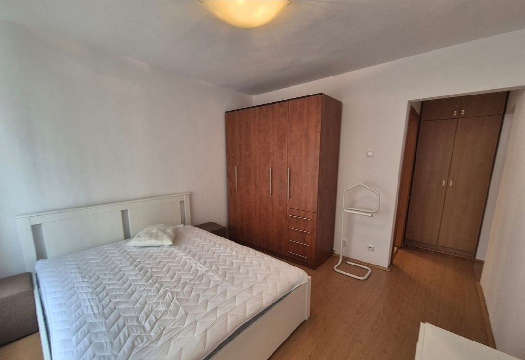 Închiriez apartament cu 3 camere,  centru - Poză 4