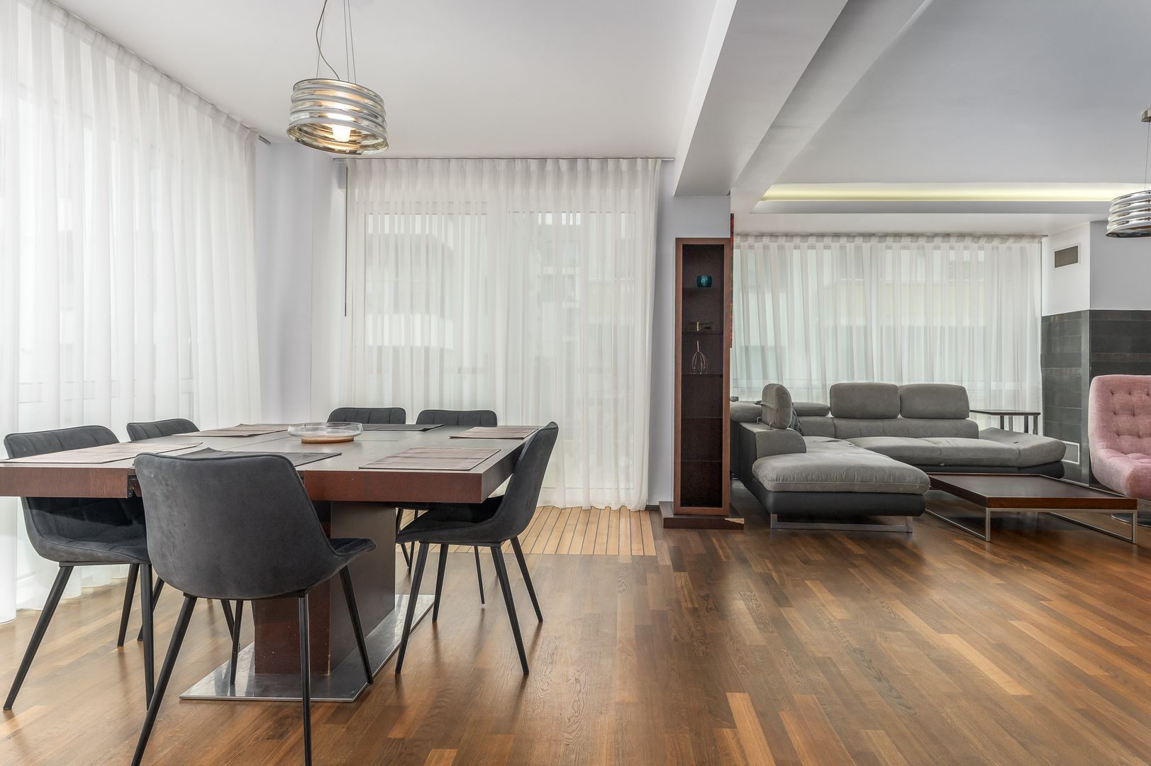 4 camere| semineu| piscina interioara | sauna | sala de sport| parcare - Poză 2