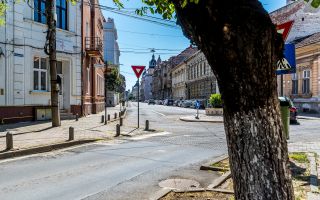 Apartament cu 4 camere si terasa si curte proprie, langa primarie - Poză 10