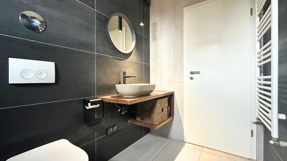 Apartament 2,5 camere chic cu grădină balcon vitrat și mobilier premium - Poză 22