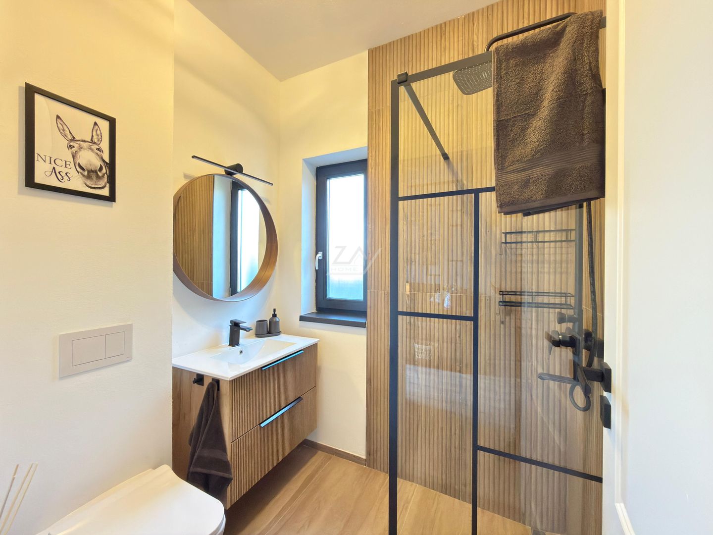 PRIMA INCHIRIERE. Casa moderna si cocheta. Curte amenajata. Loc de parcare. - Poză 11