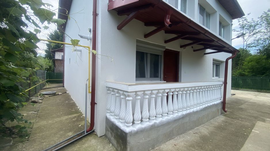 Oaza de liniste si verdeata! Vanzare casa cu 5 camere in Pucioasa - Poză 3