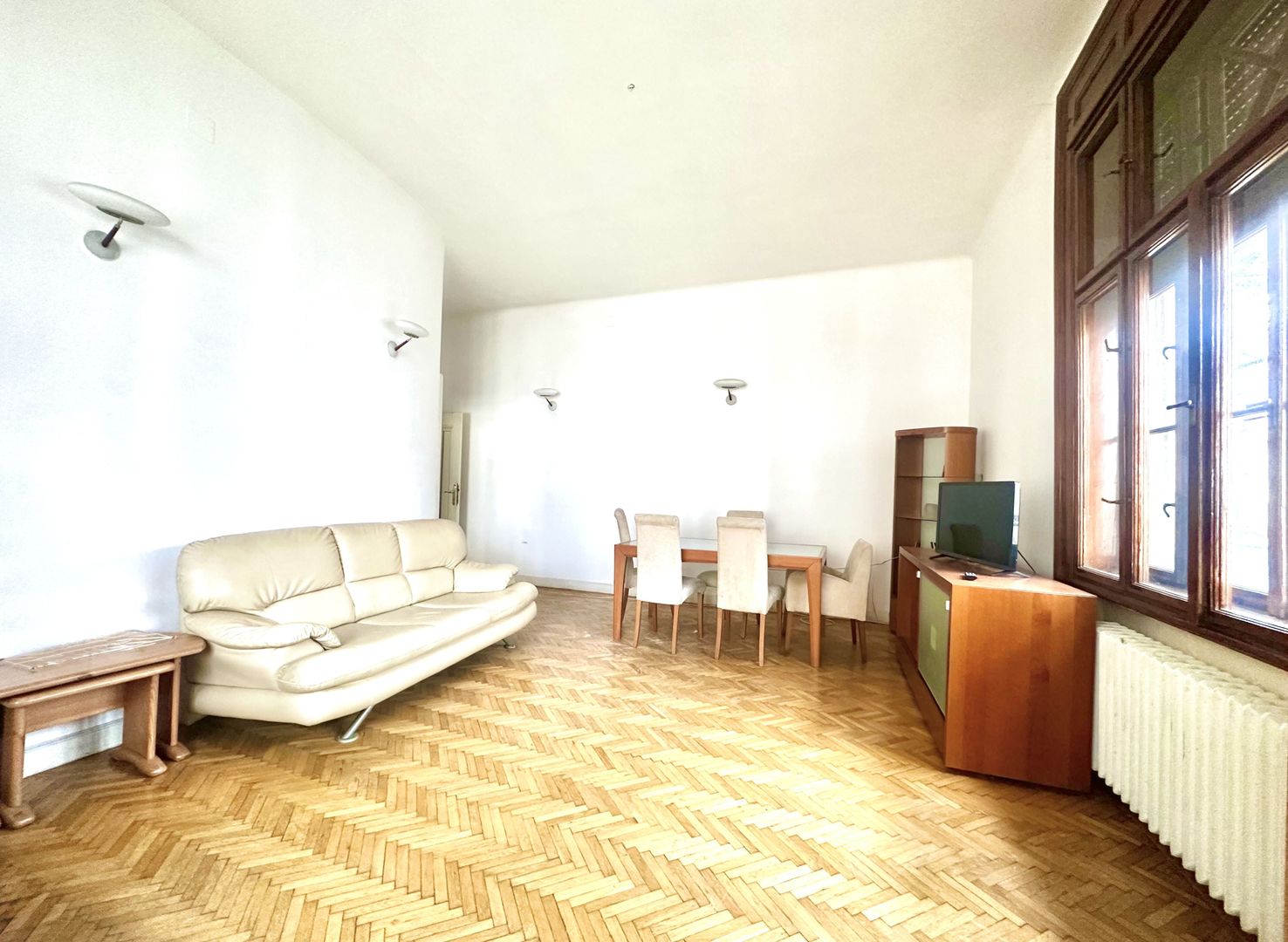 Apartament cu 3 camere de închiriat în Piața Victoriei - Poză 2