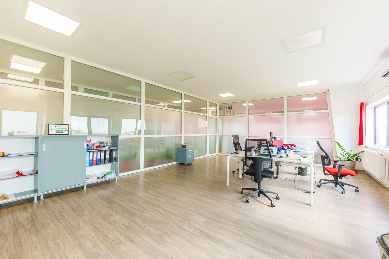 Parcare tiruri și spațiu de birouri - Poză 6