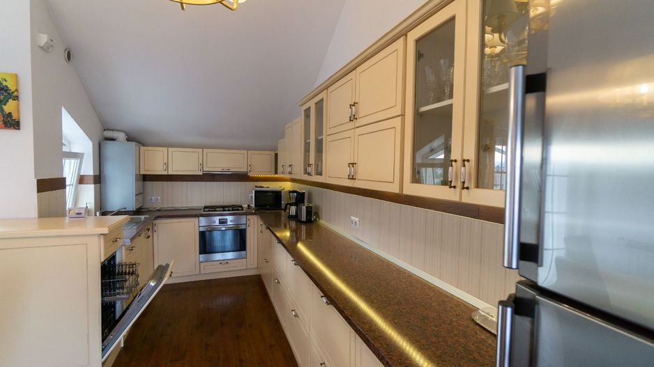 Penthouse de închiriat în Sibiu – Calea Dumbrăvii | 4 camere | 200 mp - Poză 12