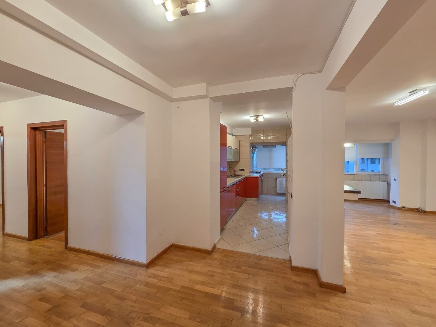 Apart 3 camere birouri stradal Bulevardul Unirii colt Nerva Traian - Poză 3