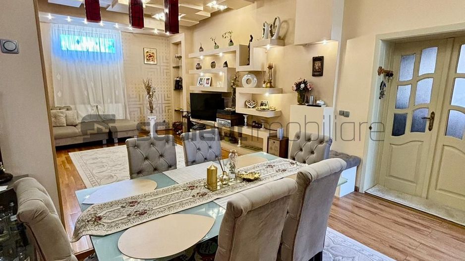 PIATA CETATII CASA - Poză 2