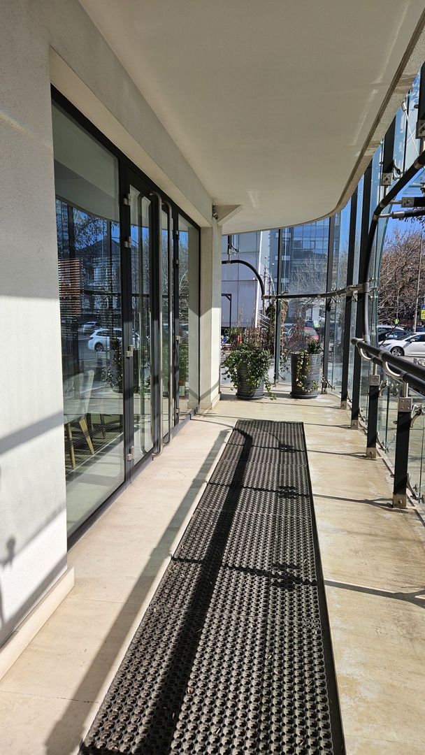 Spațiul deosebit pentru , showroom,  reprezentanță,  office - Poză 5