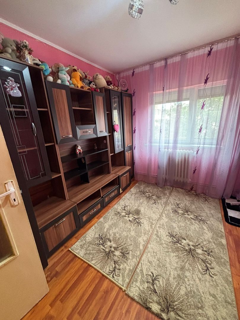 Apartament cu 3 camere de vanzare în Cugir - Poză 2