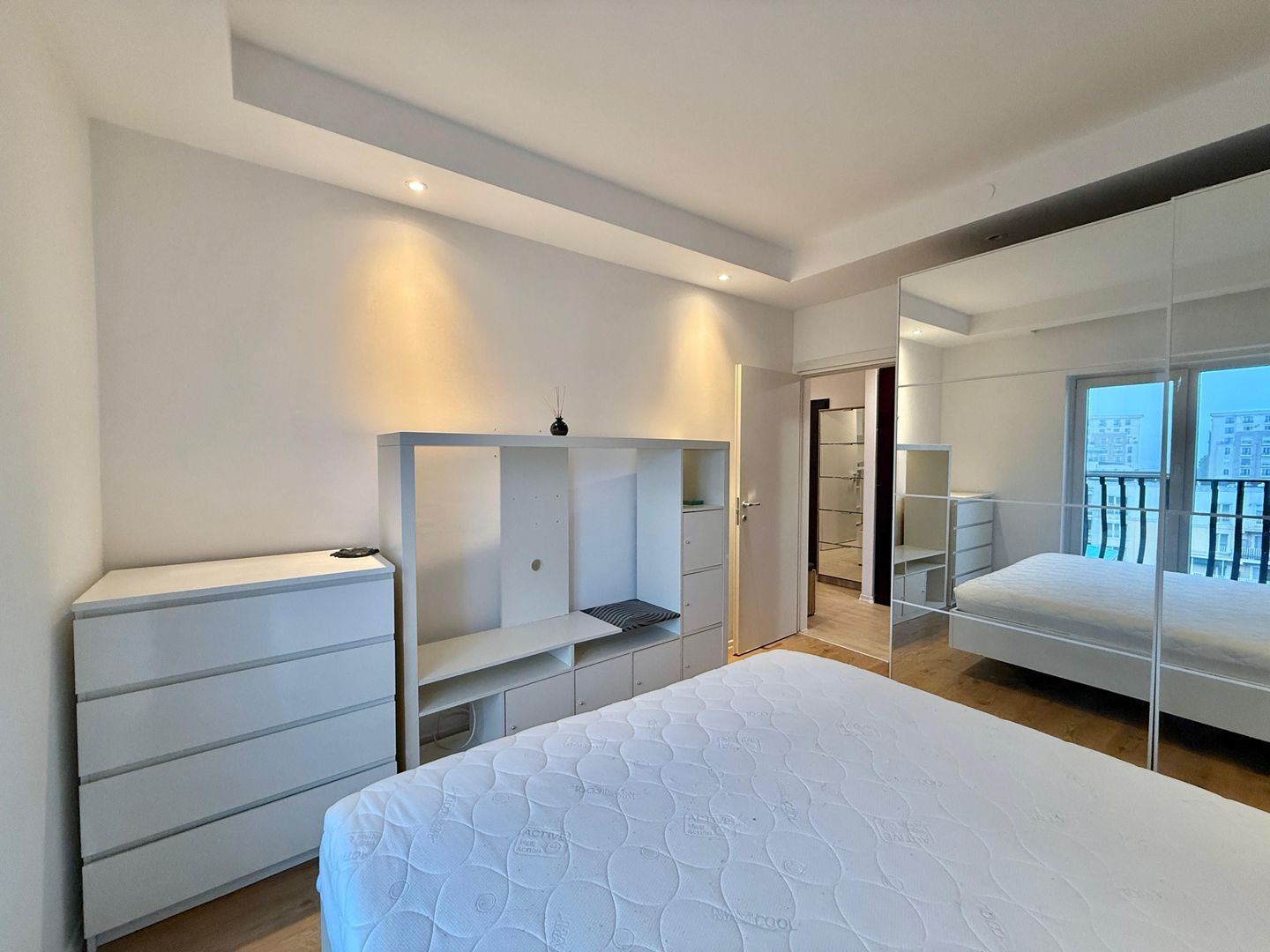 COSMOPOLIS - Apartament cu 2 camere, mobilat si utilat. - Poză 9
