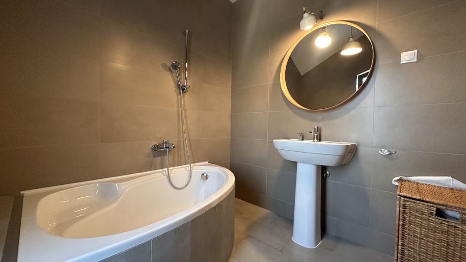 ANDRONACHE | Vila 4 Camere | Garaj | Curte Verde | Ciubar & BBQ - Poză 17