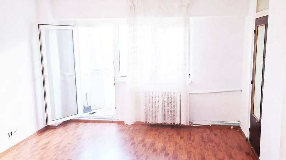 Vanzare Garsoniera spatioasa in Titan, 42mp, 10 min metrou, bloc 1986 - Poză 2