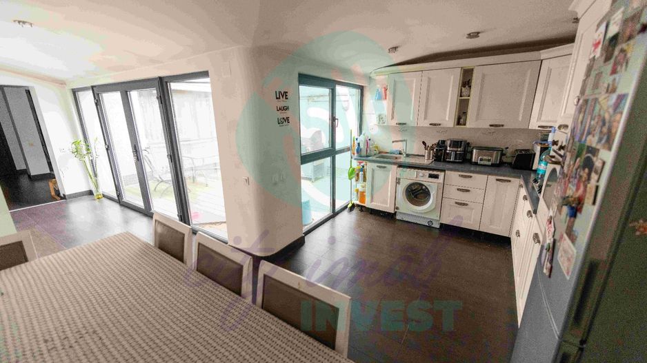 "Acasa" in Vatra Luminoasa - Poză 2