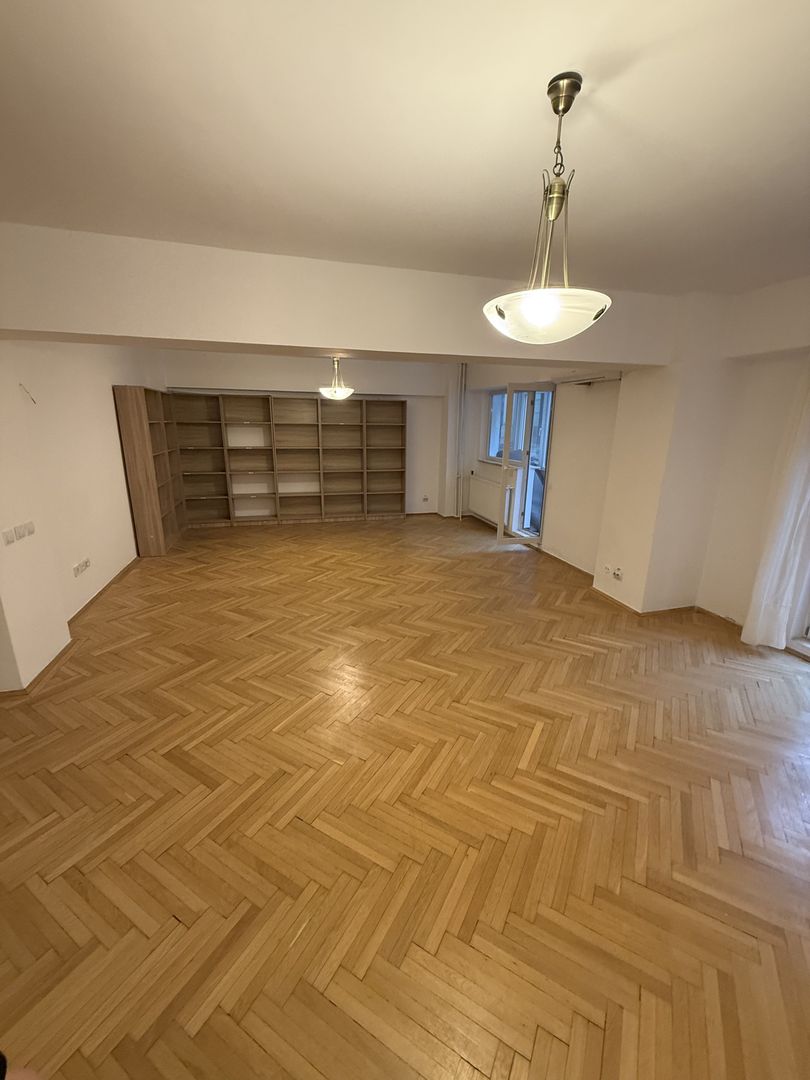 Apartament elegant I Piață Universitatii I 106 MP I 5 minute Metrou - Poză 2