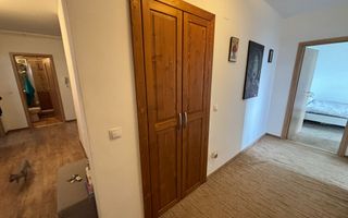 Apartament spațios cu 3 camere, 2 băi și balcoane generoase - Poză 8