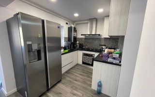 Etaj intermediar. Renovat. Mobilat si utilat - Poză 4