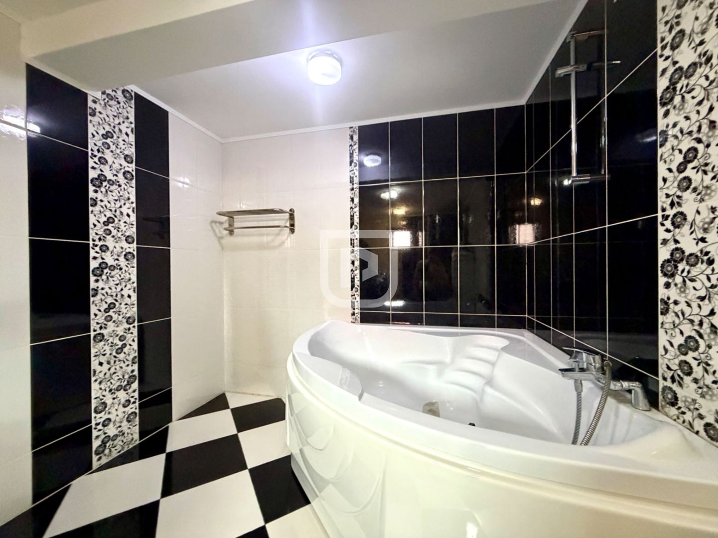 Triplex LUX în centrul Frasin – complet mobilat - Poză 11