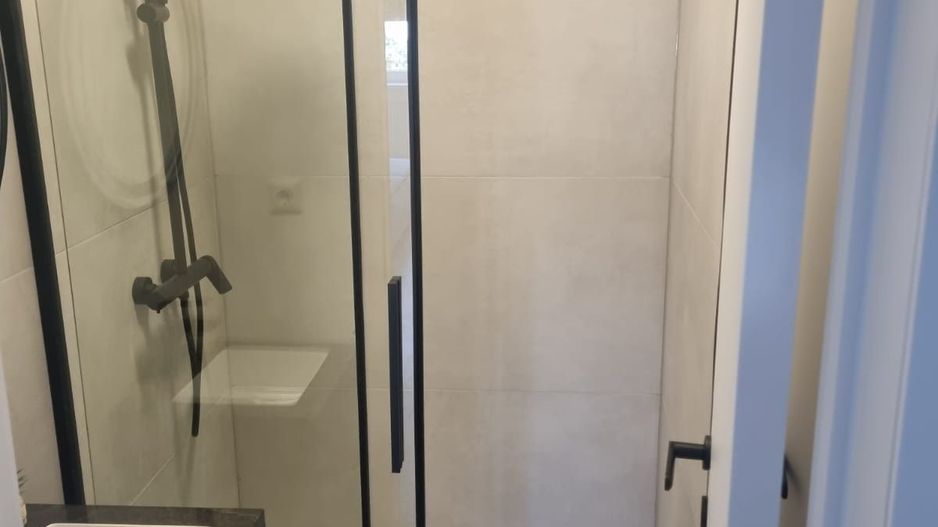 BRASADAS vinde ap 3 cam 4/4 CENTRAL 110mp RENOVAT cu garaj. - Poză 3